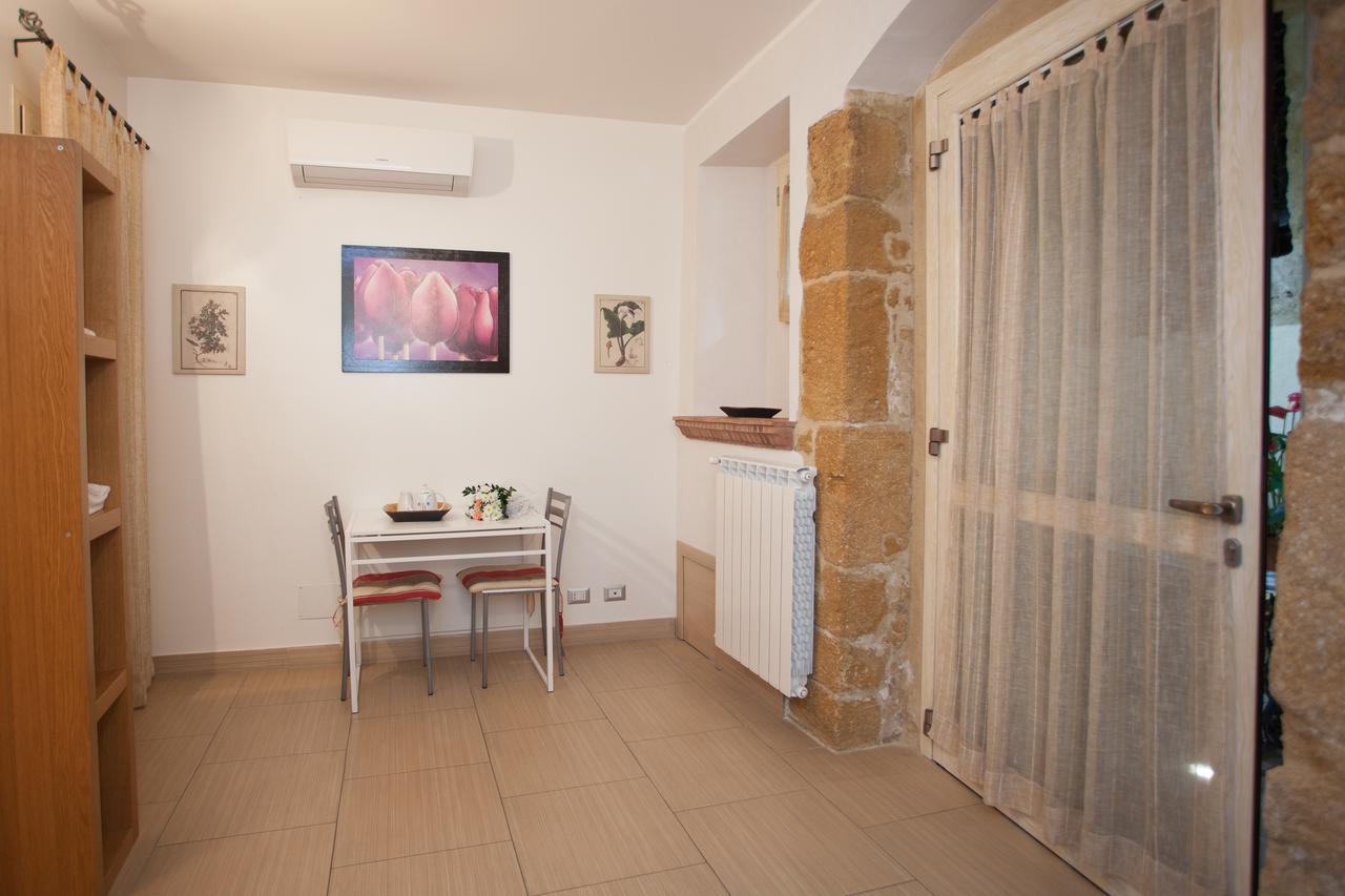 Trio D'Archi - Il Cortiletto Villa Caltagirone Bagian luar foto